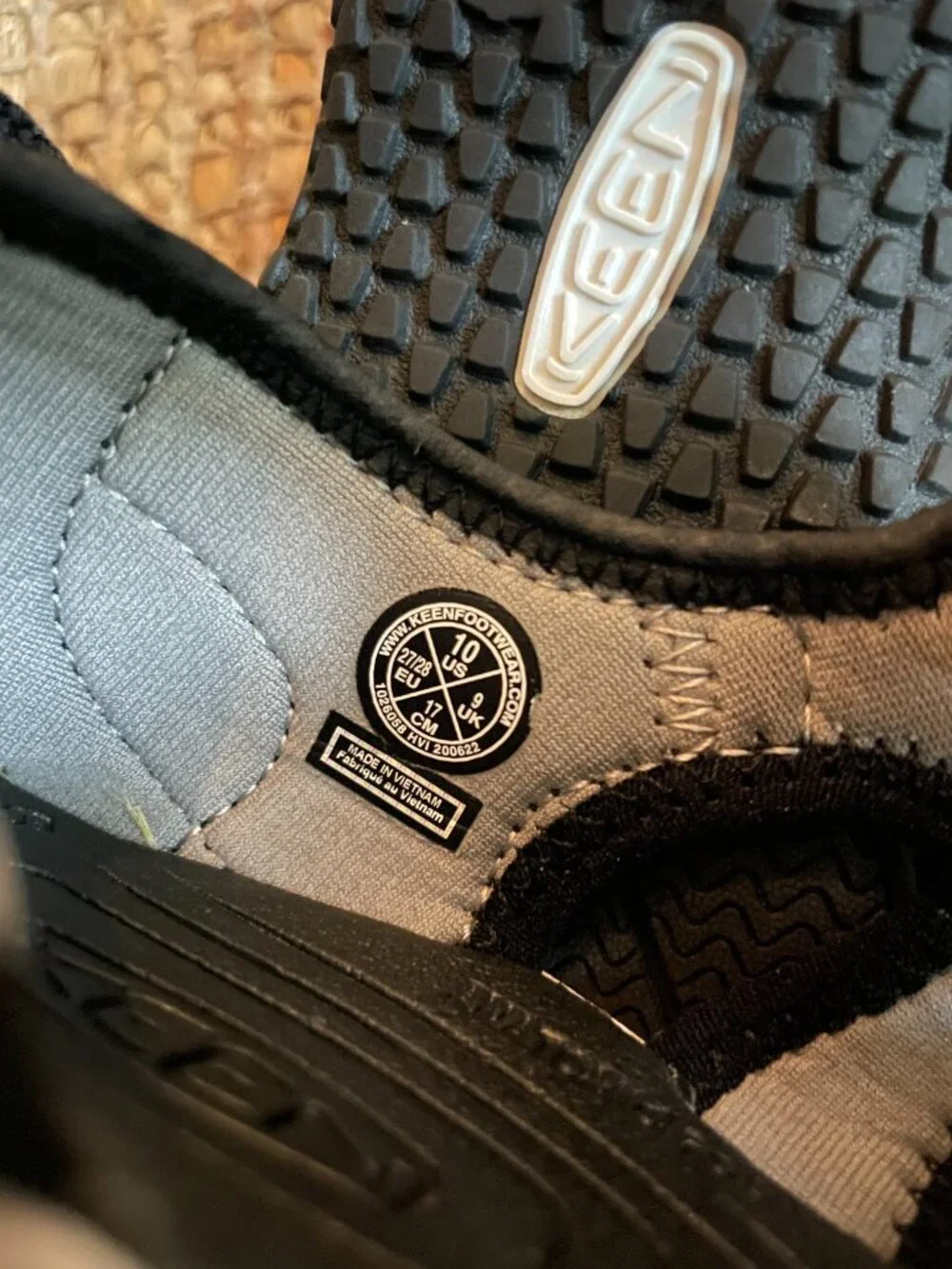 KEEN Stingray Kids Water Shoes Size 10 Toddler Black Gray Camo Sandals Mint